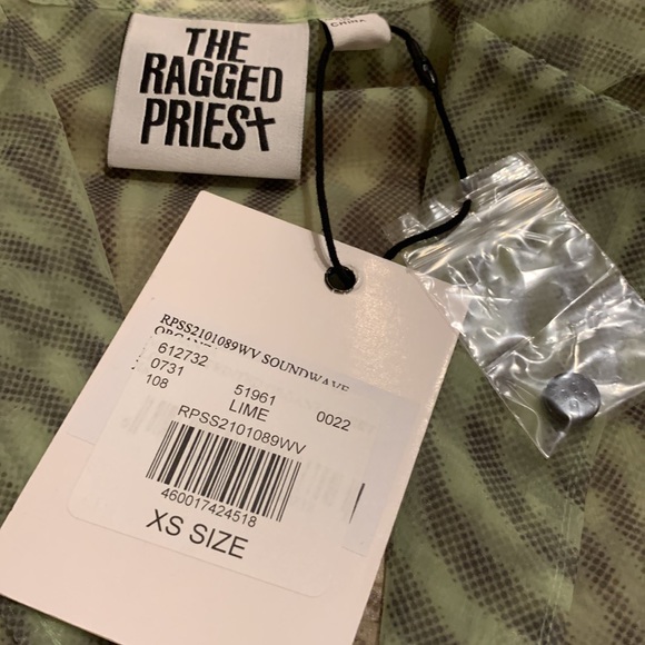 Chiffon short sleeve button down - Picture 4 of 5